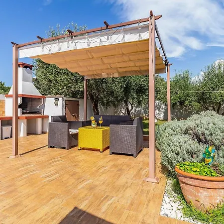 With Pool Near The Beach, Great Location