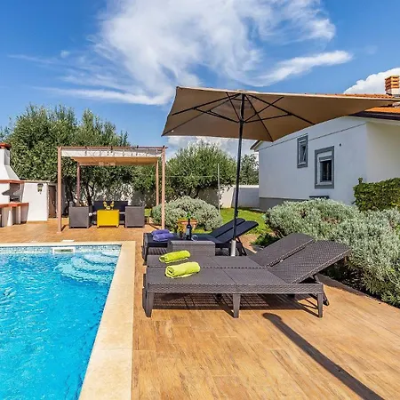 Holiday home With Pool Near The Beach, Great Location