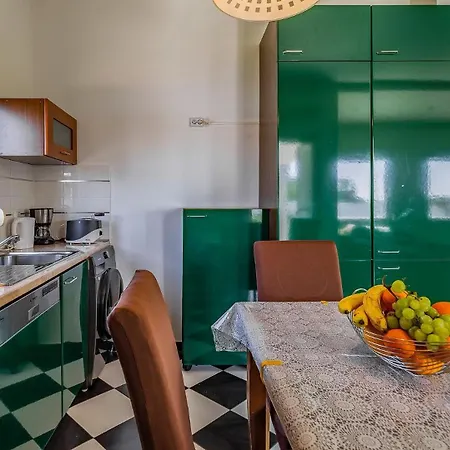 With Pool Near The Beach, Great Location *