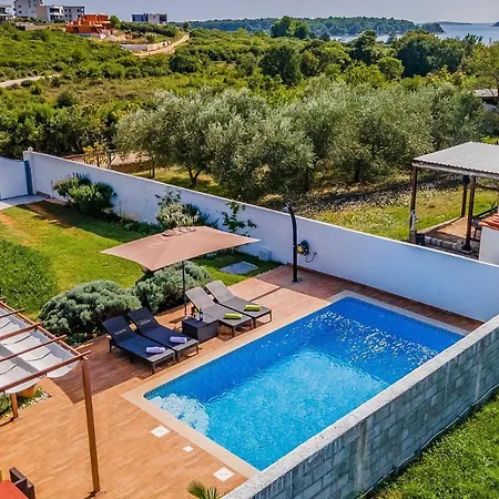 Сasa de vacaciones With Pool Near The Beach, Great Location By Wiibuk *