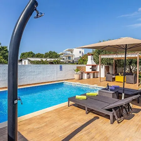 With Pool Near The Beach, Great Location By Wiibuk Сasa de vacaciones Medulin