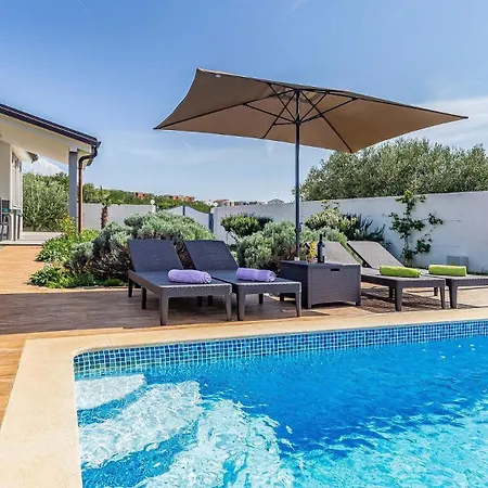 With Pool Near The Beach, Great Location By Wiibuk