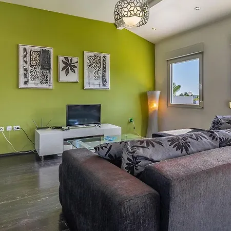 Сasa de vacaciones With Pool Near The Beach, Great Location By Wiibuk Medulin