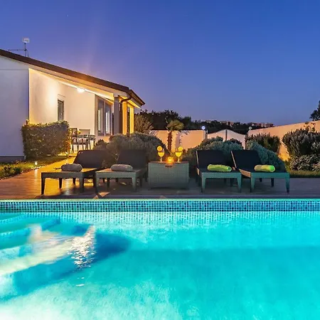 With Pool Near The Beach, Great Location By Wiibuk